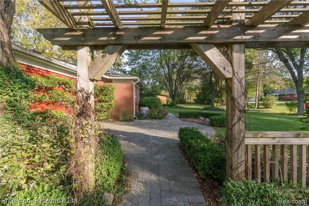 28244 Peppermill Road Farmington Hills, MI 48331 - Photo 27 of 28