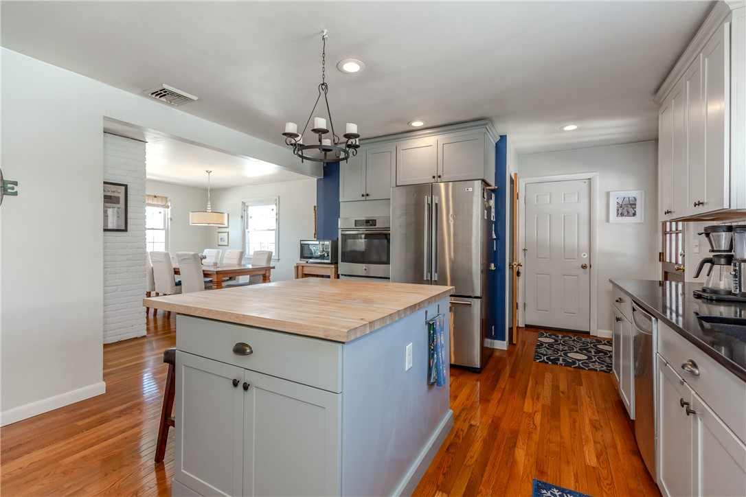 10 Smithfield Drive Middletown, RI 02842 - Photo 12 of 48 Kitchen