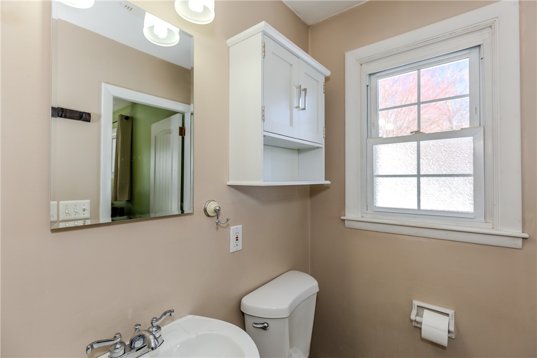 10 Smithfield Drive Middletown, RI 02842 - Photo 28 of 48 Primary en suite