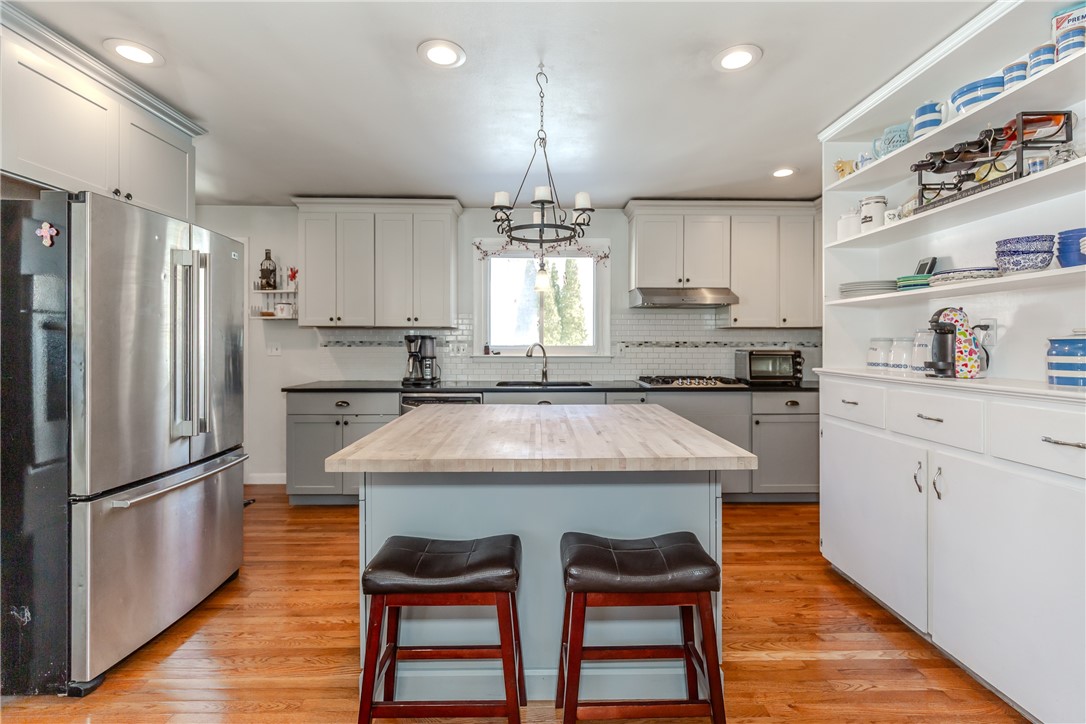 10 Smithfield Drive Middletown, RI 02842 - Photo 8 of 48 Kitchen with center island