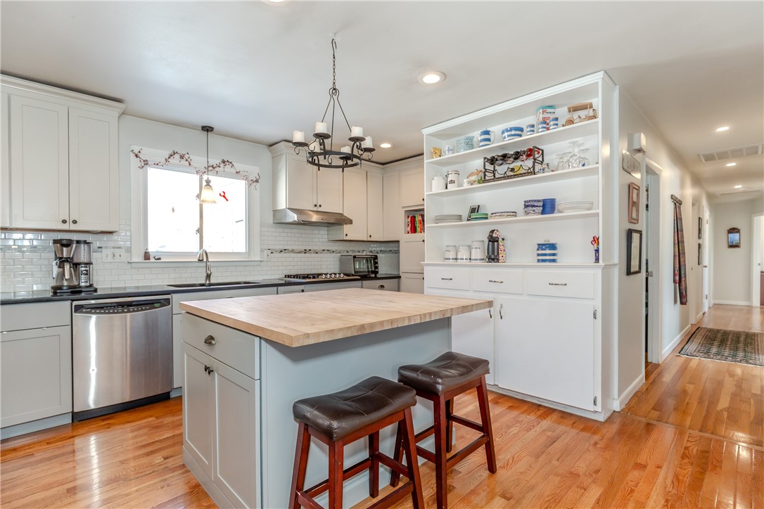 10 Smithfield Drive Middletown, RI 02842 - Photo 9 of 48 Kitchen