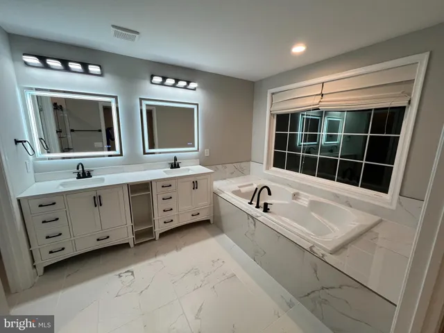 $829,995 | 13975 Tanners House Way, Centreville, VA 20121