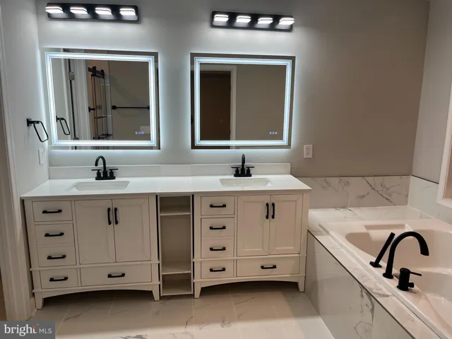 $829,995 | 13975 Tanners House Way, Centreville, VA 20121