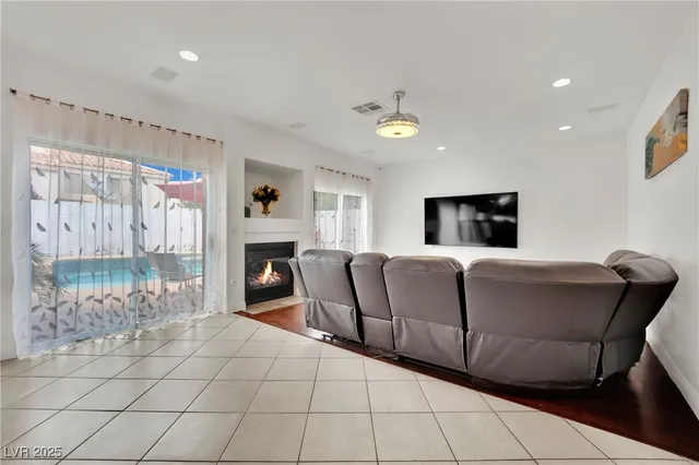 $4,800 | 1860 Autumn Gold Avenue, Las Vegas, NV 89123