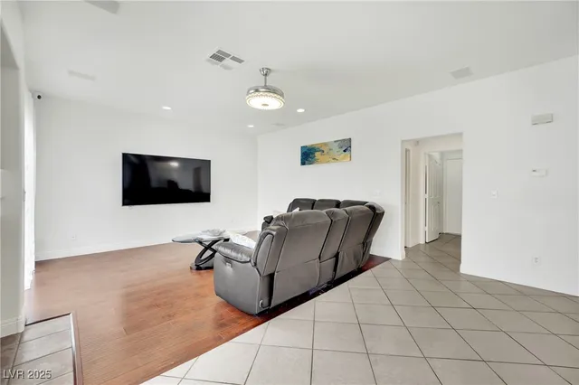 $4,800 | 1860 Autumn Gold Avenue, Las Vegas, NV 89123