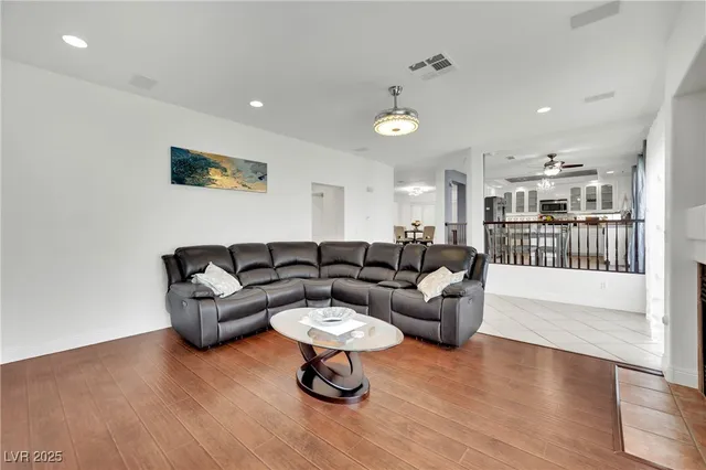 $4,800 | 1860 Autumn Gold Avenue, Las Vegas, NV 89123