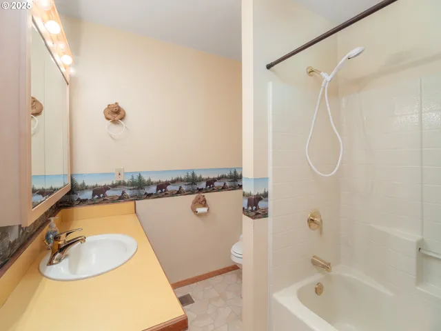 $748,000 | 1470 East Willis Creek Road, Winston, OR 97496