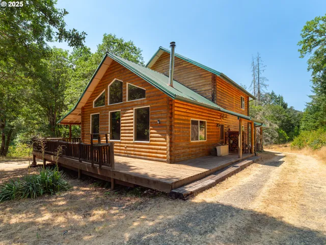 $748,000 | 1470 East Willis Creek Road, Winston, OR 97496