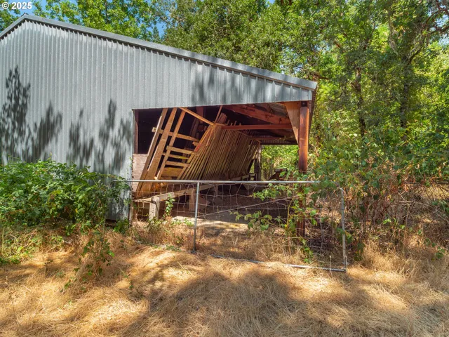 $748,000 | 1470 East Willis Creek Road, Winston, OR 97496