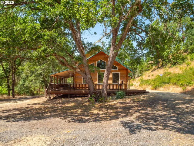 $748,000 | 1470 East Willis Creek Road, Winston, OR 97496