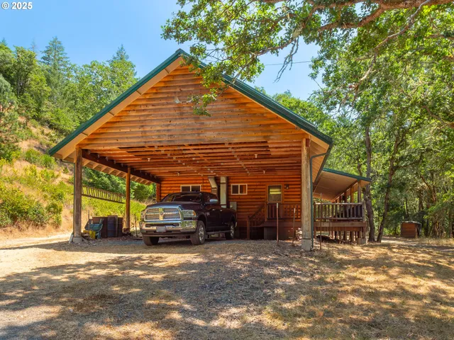 $748,000 | 1470 East Willis Creek Road, Winston, OR 97496