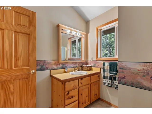 $748,000 | 1470 East Willis Creek Road, Winston, OR 97496