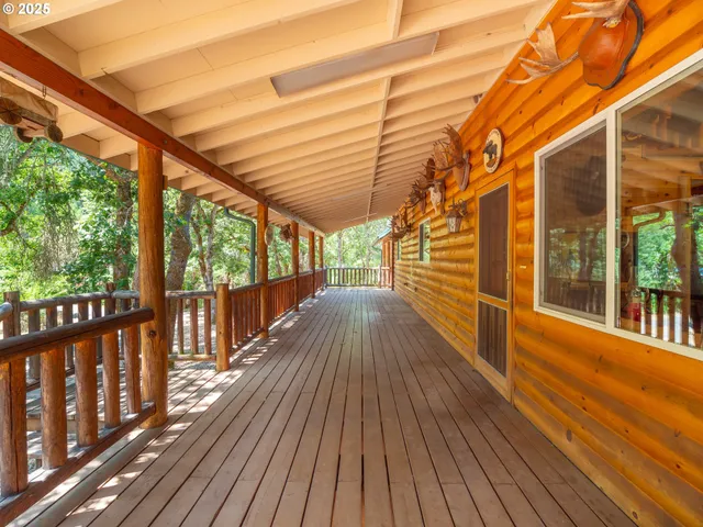 $748,000 | 1470 East Willis Creek Road, Winston, OR 97496