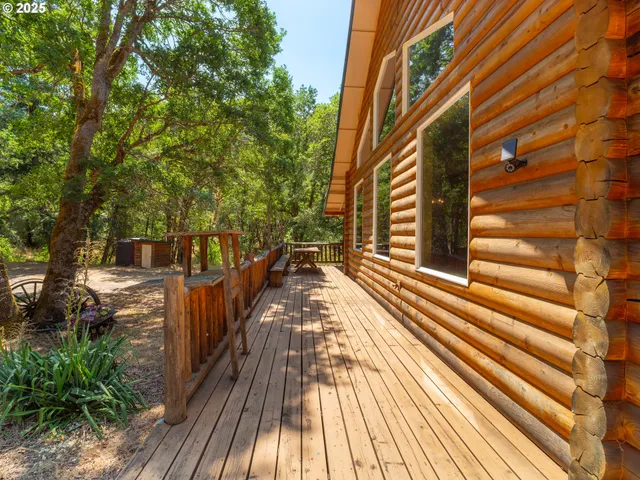 $748,000 | 1470 East Willis Creek Road, Winston, OR 97496