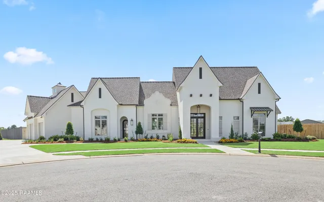 $1,050,000 | 205 Rue De La Rochelle, Broussard, LA 70518