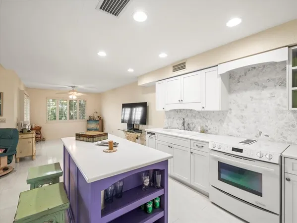 $6,700,000 | 20051 Gulf Boulevard, Indian Shores, FL 33785