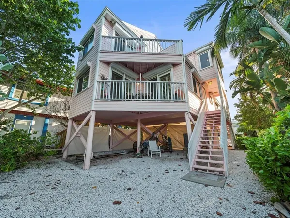 $6,700,000 | 20051 Gulf Boulevard, Indian Shores, FL 33785