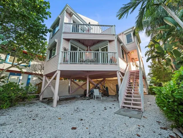 $6,700,000 | 20051 Gulf Boulevard, Indian Shores, FL 33785