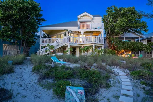 $6,700,000 | 20051 Gulf Boulevard, Indian Shores, FL 33785