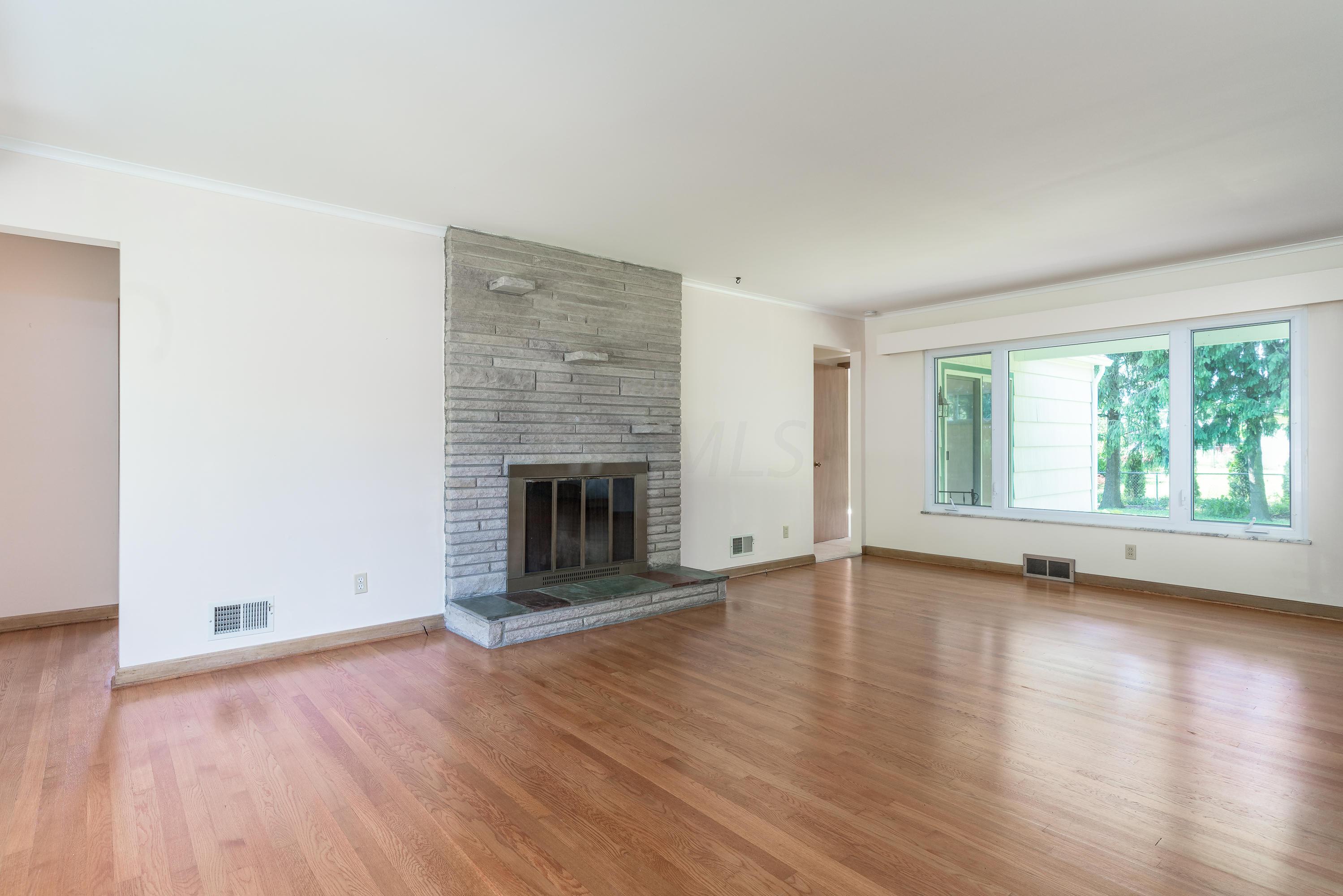 1857 Harwitch Road Columbus, OH 43221 - Photo 3 of 31