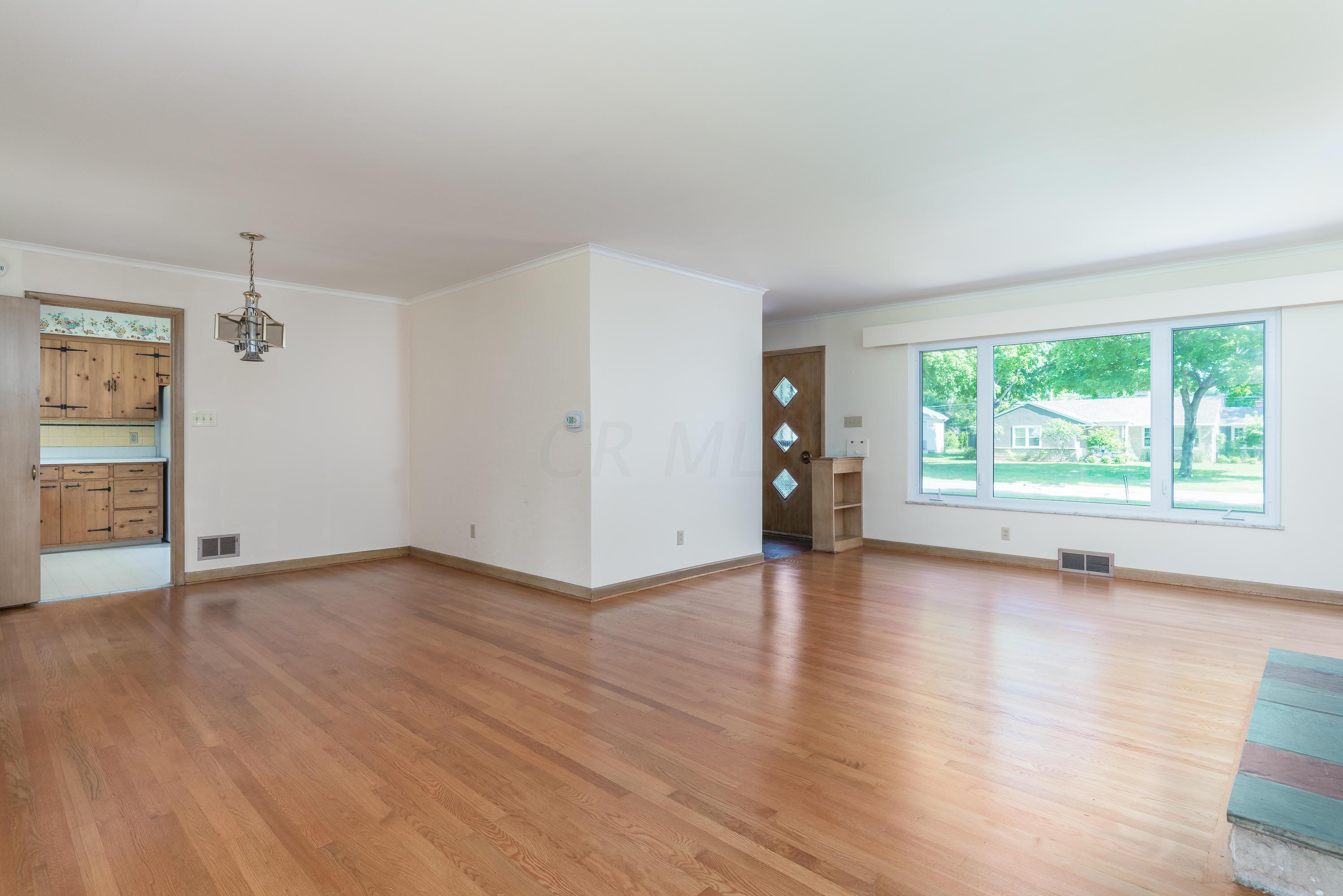 1857 Harwitch Road Columbus, OH 43221 - Photo 5 of 31