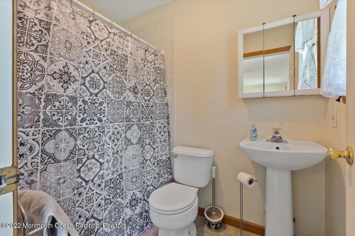 22 Commonwealth Avenue Red Bank, NJ 07701 - Photo 23 of 32 21-22 Commonwealth Ave, Red Bank, NJ-21