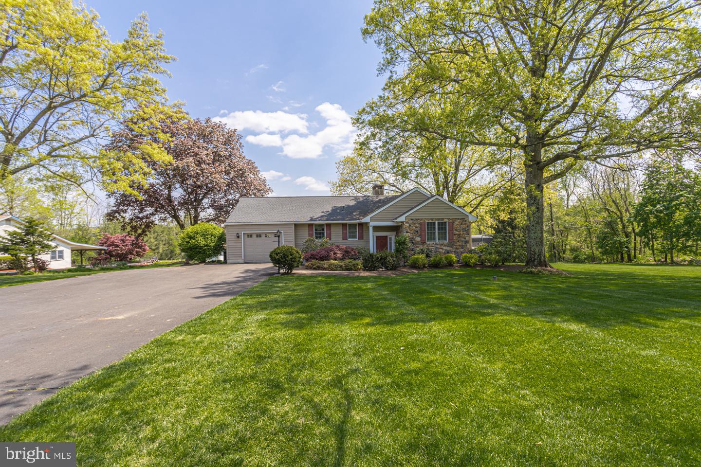 2041 West Rock Road Perkasie, PA 18944 - Photo 2 of 50