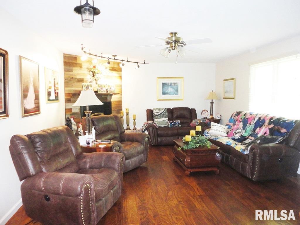 70 Taft Drive Rochester, IL 62563 - Photo 3 of 21