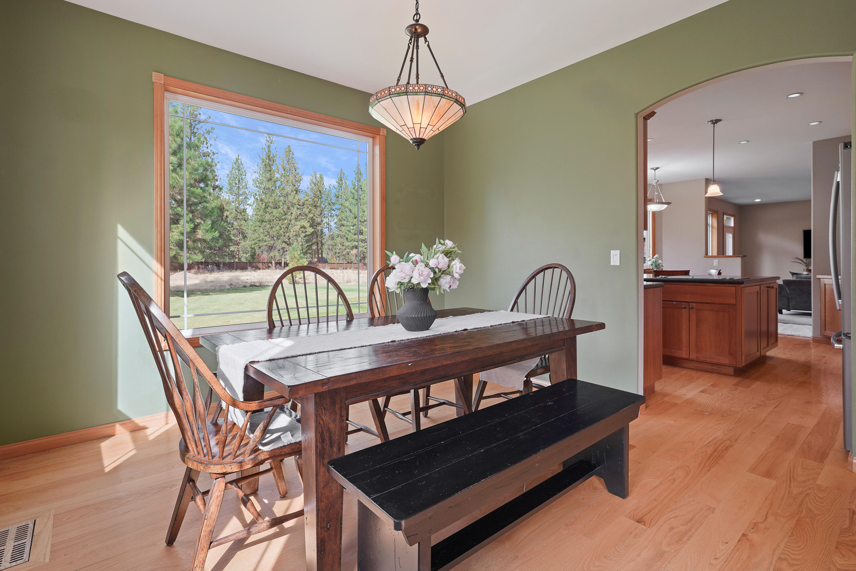 19754 Foster Road Bend, OR 97702 - Photo 17 of 58 Dining room