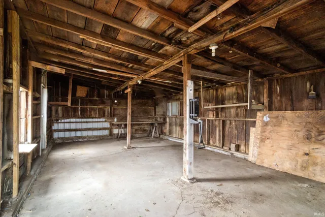 $275,000 | 10800 Highway 65, Cynthiana, IN 47612