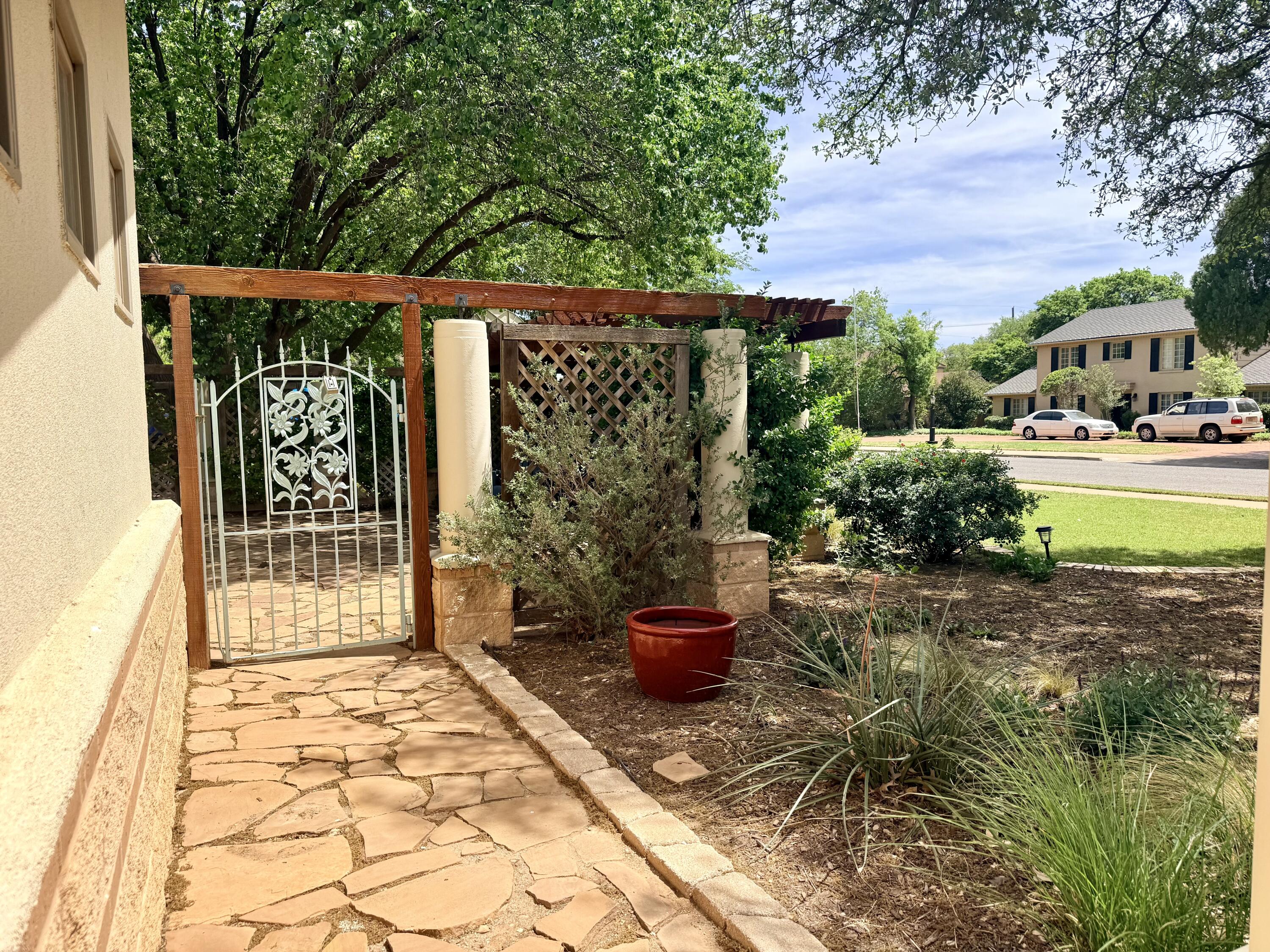 4406 15th Street Lubbock, TX 79416 - Photo 6 of 61 IMG_6072