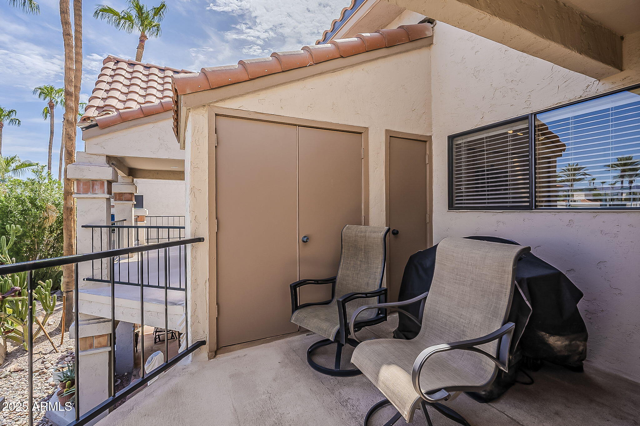 9707 East Mountain View Road, Unit 2412 Scottsdale, AZ 85258 - Photo 35 of 43 a view of a workspace with furniture and a window