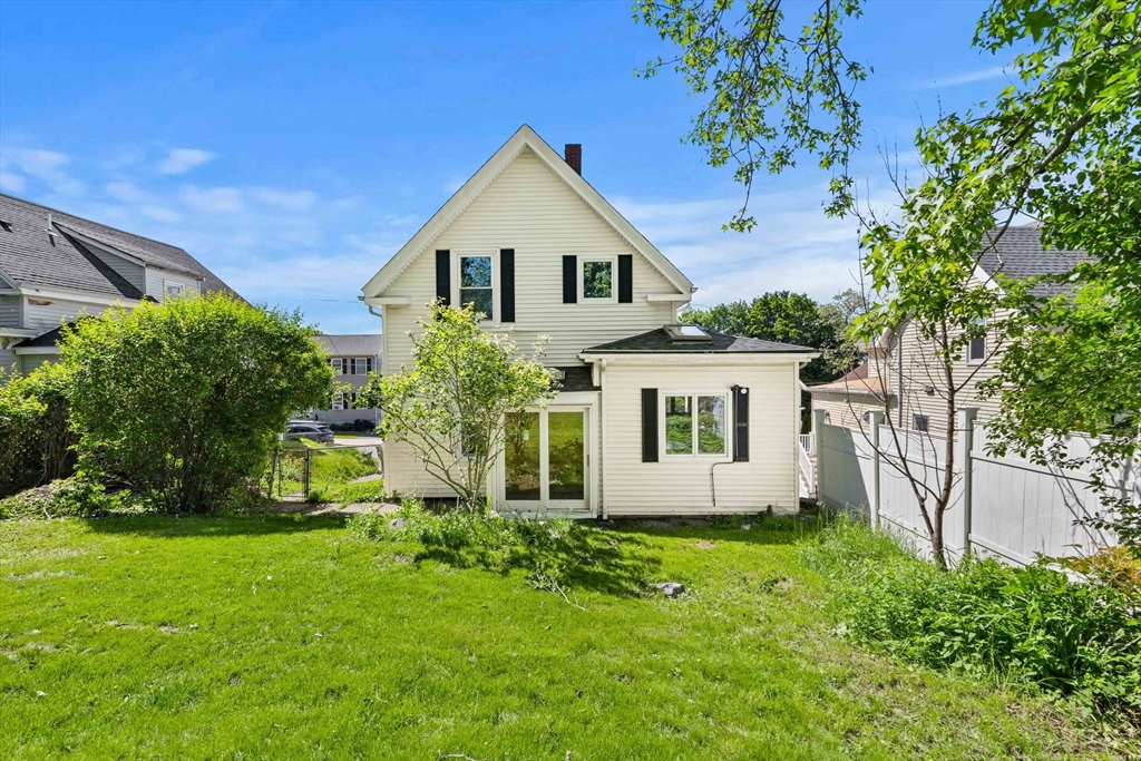 28 Hawthorne Street Lynn, MA 01902 - Photo 5 of 34