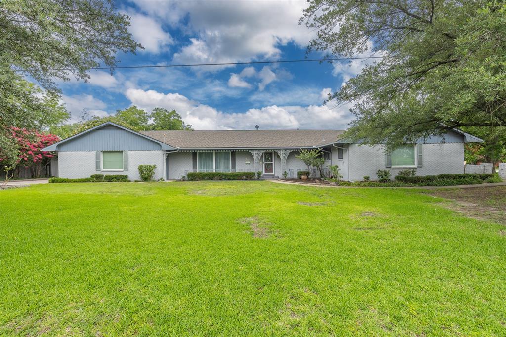 1302 Culver Street Commerce, TX 75428 - Photo 1 of 40 a front view of house with yard and green space
