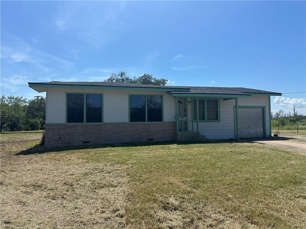 836 Hamilton Street Sinton, TX 78387 - Photo 2 of 12