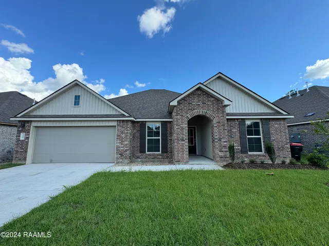 $1,995 | 119 Hill View, Lafayette, LA 70506