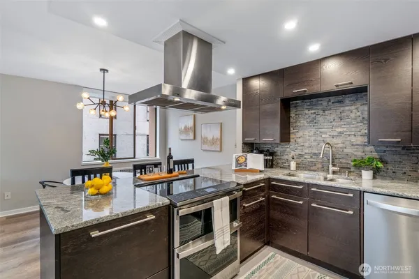 $535,000 | 1120 8th Avenue, Unit 904, Seattle, WA 98101