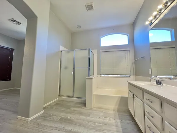 $2,595 | 686 West Del Rio Street, Gilbert, AZ 85233