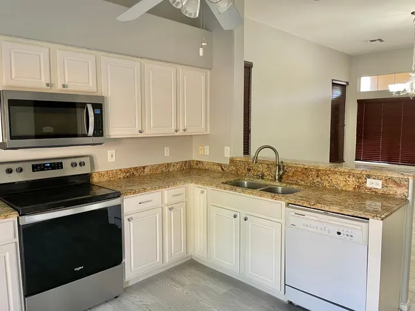 $2,595 | 686 West Del Rio Street, Gilbert, AZ 85233