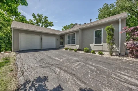 $330,000 | 10781 Oakmont Street, Overland Park, KS 66210