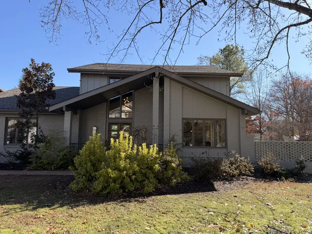 a view of a livingroom with wooden floor and a ceiling fan