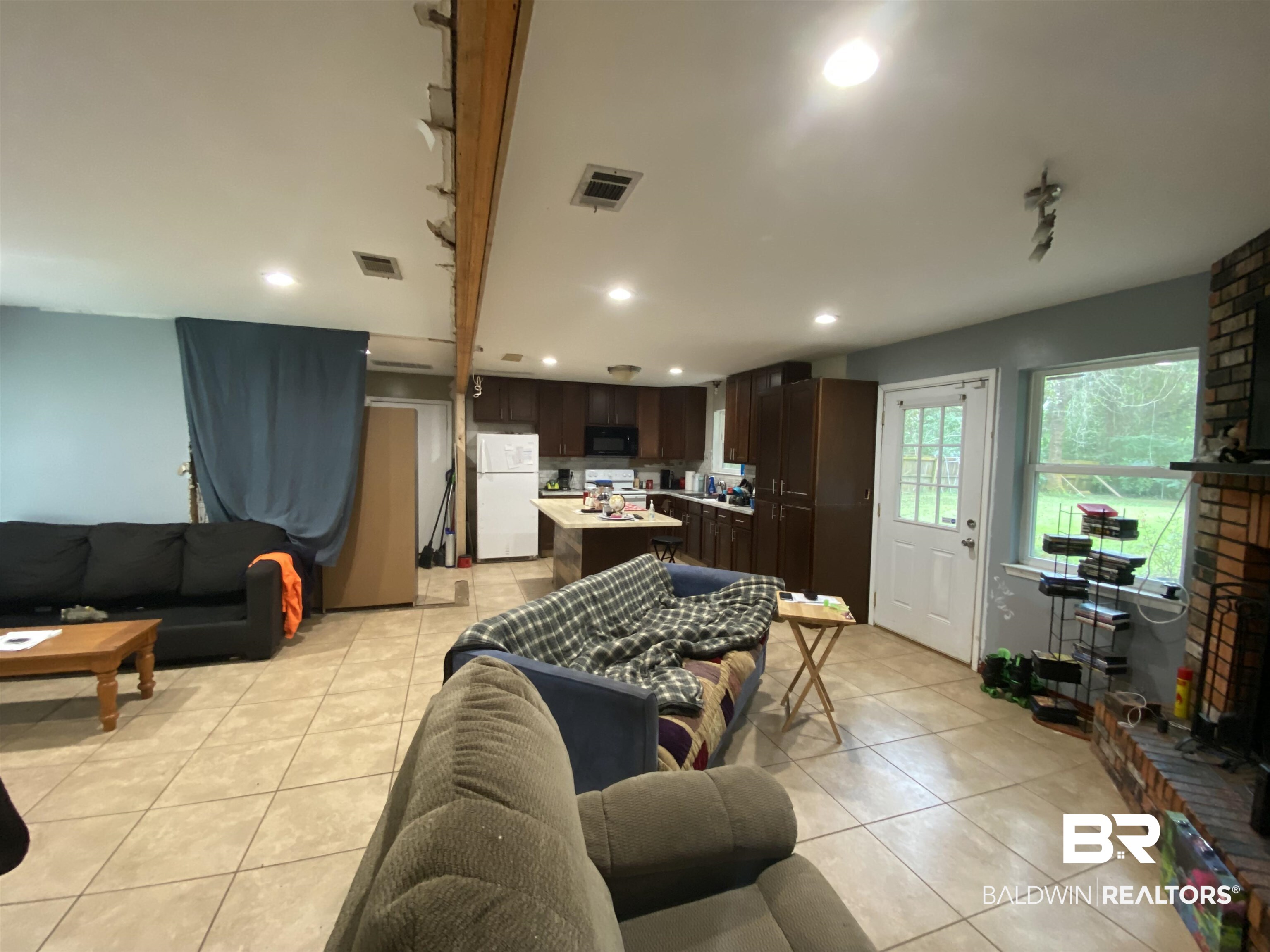 24325 Ramsey Road Fairhope, AL 36532 - Photo 5 of 16 Great Room/Kitchen