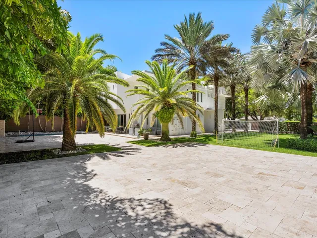 $4,750,000 | 3917 Southwest 42nd Avenue, Miami, FL 33133