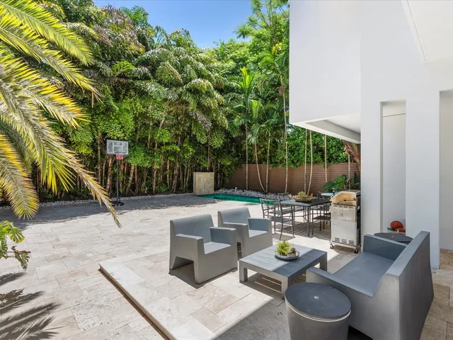 $4,750,000 | 3917 Southwest 42nd Avenue, Miami, FL 33133
