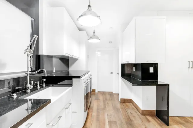 $4,750,000 | 3917 Southwest 42nd Avenue, Miami, FL 33133