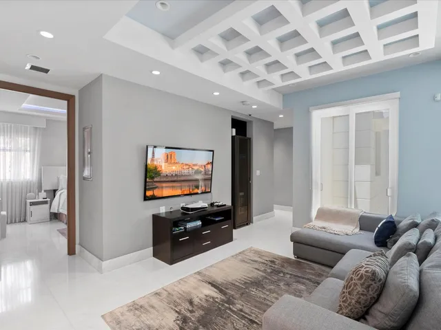 $4,750,000 | 3917 Southwest 42nd Avenue, Miami, FL 33133