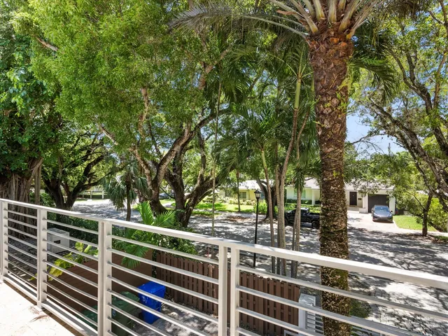 $4,750,000 | 3917 Southwest 42nd Avenue, Miami, FL 33133