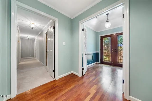 en empty room with windows and ceiling fan