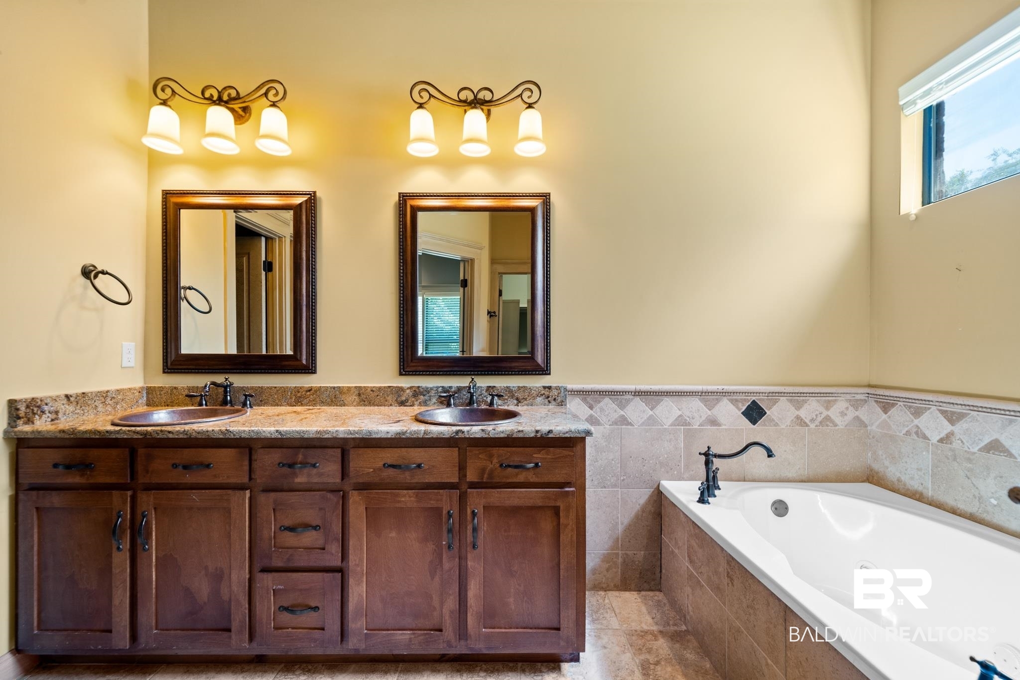 9568 Sanibel Loop Daphne, AL 36526 - Photo 14 of 28 Primary Tub