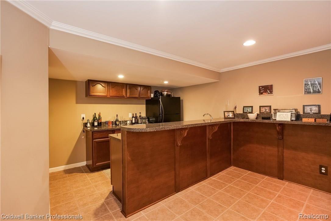 3984 May Center Road Lake Orion, MI 48360 - Photo 20 of 28 044-Wet_Bar-3148692-large.jpg